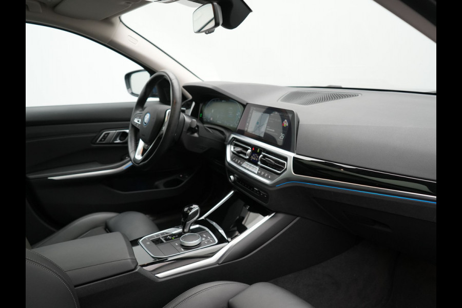 BMW 3 Serie Touring 320e Sportline Plug In Hybrid 204pk Dealer O.H PHEV | Trekhaak Af Fabriek | Panodak | Laser LED | Head Up | 360 Camera | Lederen Sportstoelen Verwarmd | Keyless | Navigatie | Blis | Virtual | DAB |