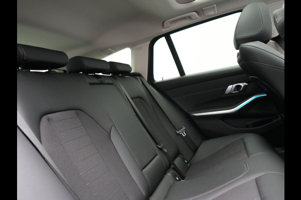 BMW 3 Serie Touring 320e Sportline Plug In Hybrid 204pk Dealer O.H PHEV | Trekhaak Af Fabriek | Panodak | Laser LED | Head Up | 360 Camera | Lederen Sportstoelen Verwarmd | Keyless | Navigatie | Blis | Virtual | DAB |