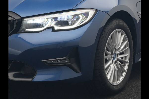 BMW 3 Serie Touring 320e Sportline Plug In Hybrid 204pk Dealer O.H PHEV | Trekhaak Af Fabriek | Panodak | Laser LED | Head Up | 360 Camera | Lederen Sportstoelen Verwarmd | Keyless | Navigatie | Blis | Virtual | DAB |