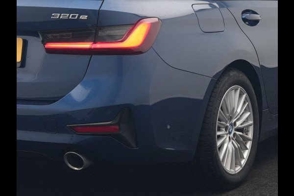 BMW 3 Serie Touring 320e Sportline Plug In Hybrid 204pk Dealer O.H PHEV | Trekhaak Af Fabriek | Panodak | Laser LED | Head Up | 360 Camera | Lederen Sportstoelen Verwarmd | Keyless | Navigatie | Blis | Virtual | DAB |