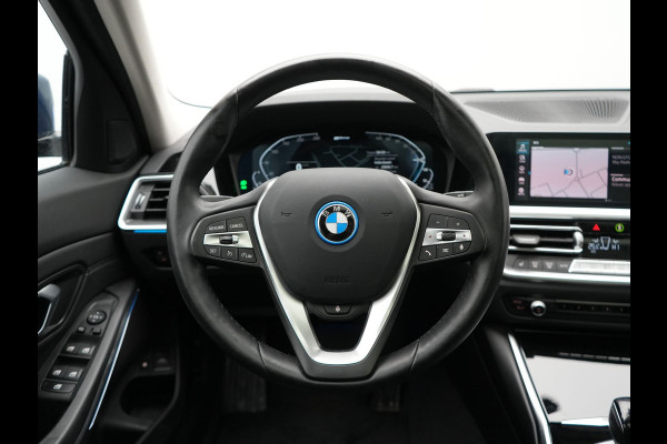 BMW 3 Serie Touring 320e Sportline Plug In Hybrid 204pk Dealer O.H PHEV | Trekhaak Af Fabriek | Panodak | Laser LED | Head Up | 360 Camera | Lederen Sportstoelen Verwarmd | Keyless | Navigatie | Blis | Virtual | DAB |