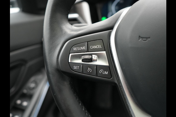 BMW 3 Serie Touring 320e Sportline Plug In Hybrid 204pk Dealer O.H PHEV | Trekhaak Af Fabriek | Panodak | Laser LED | Head Up | 360 Camera | Lederen Sportstoelen Verwarmd | Keyless | Navigatie | Blis | Virtual | DAB |