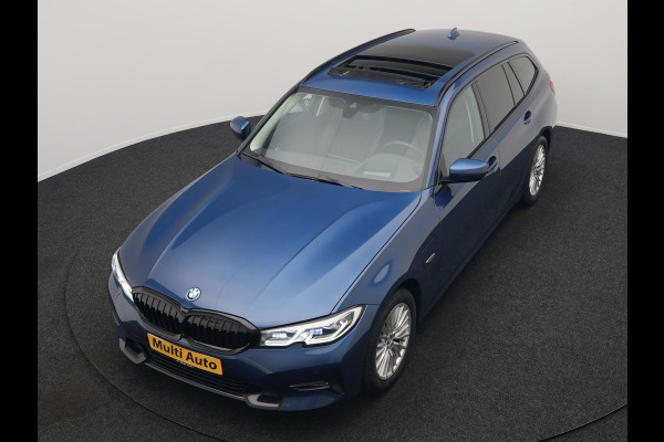 BMW 3 Serie Touring 320e Sportline Plug In Hybrid 204pk Dealer O.H PHEV | Trekhaak Af Fabriek | Panodak | Laser LED | Head Up | 360 Camera | Lederen Sportstoelen Verwarmd | Keyless | Navigatie | Blis | Virtual | DAB |