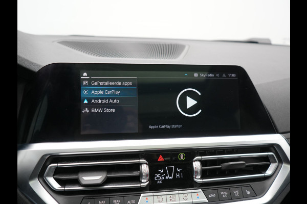 BMW 3 Serie Touring 320e Sportline Plug In Hybrid 204pk Dealer O.H PHEV | Trekhaak Af Fabriek | Panodak | Laser LED | Head Up | 360 Camera | Lederen Sportstoelen Verwarmd | Keyless | Navigatie | Blis | Virtual | DAB |