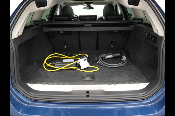 BMW 3 Serie Touring 320e Sportline Plug In Hybrid 204pk Dealer O.H PHEV | Trekhaak Af Fabriek | Panodak | Laser LED | Head Up | 360 Camera | Lederen Sportstoelen Verwarmd | Keyless | Navigatie | Blis | Virtual | DAB |