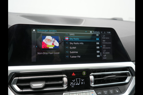 BMW 3 Serie Touring 320e Sportline Plug In Hybrid 204pk Dealer O.H PHEV | Trekhaak Af Fabriek | Panodak | Laser LED | Head Up | 360 Camera | Lederen Sportstoelen Verwarmd | Keyless | Navigatie | Blis | Virtual | DAB |