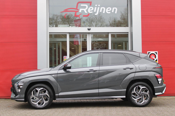 Hyundai Kona 1.6 GDI 130PK HEV N LINE | *NIEUWE AUTO!* | NAVIGATIE | DRAADLOZE APPLE CARPLAY/ANDROID AUTO | ADAPTIVE CRUISE CONTROL | CLIMATE CONTROL | DODEHOEK DETECTIE | DRAADLOZE TELEFOONLADER |  18" LICHTMETALEN VELGEN | ACHTERUITRIJ CAMERA | PARKEERSENSOREN VOOR EN ACHTER | KEYLESS ENTRY/START | DAB+ RADIO | ELEKTRISCH BEDIENBARE ACHTERKLEP | SFEER VERLICHTING | FULL LED KOPLAMPEN |