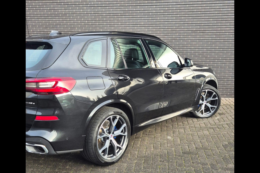 BMW X5 xDrive45e High Executive M Sport / Panoramadak / Achterasbesturing / Head Up Display / Comfortstoel / Driving Assistant Professional / Stuurwielverwarming / Trekhaak / Comforttoegang