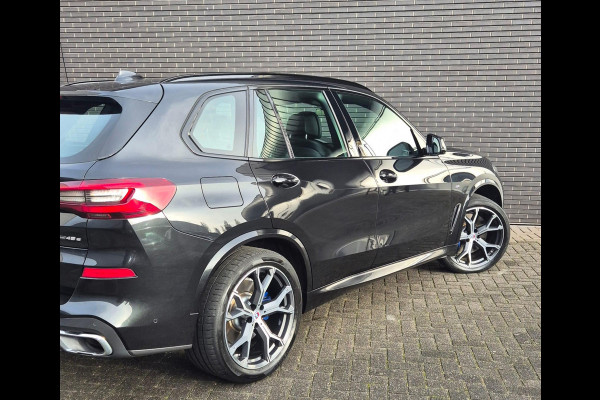 BMW X5 xDrive45e High Executive M Sport / Panoramadak / Achterasbesturing / Head Up Display / Comfortstoel / Driving Assistant Professional / Stuurwielverwarming / Trekhaak / Comforttoegang