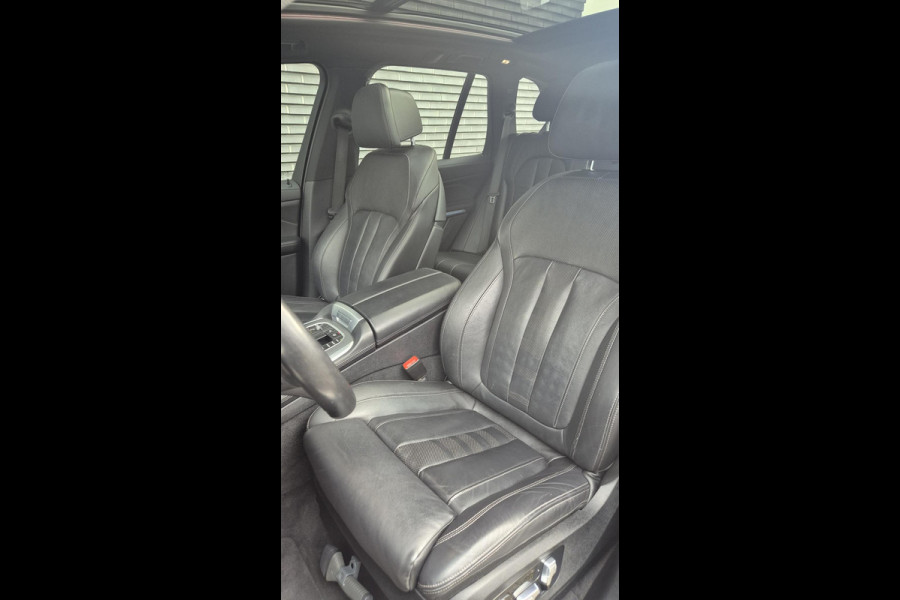 BMW X5 xDrive45e High Executive M Sport / Panoramadak / Achterasbesturing / Head Up Display / Comfortstoel / Driving Assistant Professional / Stuurwielverwarming / Trekhaak / Comforttoegang