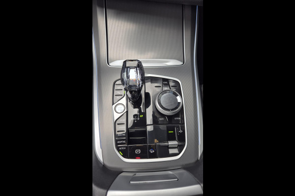 BMW X5 xDrive45e High Executive M Sport / Panoramadak / Achterasbesturing / Head Up Display / Comfortstoel / Driving Assistant Professional / Stuurwielverwarming / Trekhaak / Comforttoegang