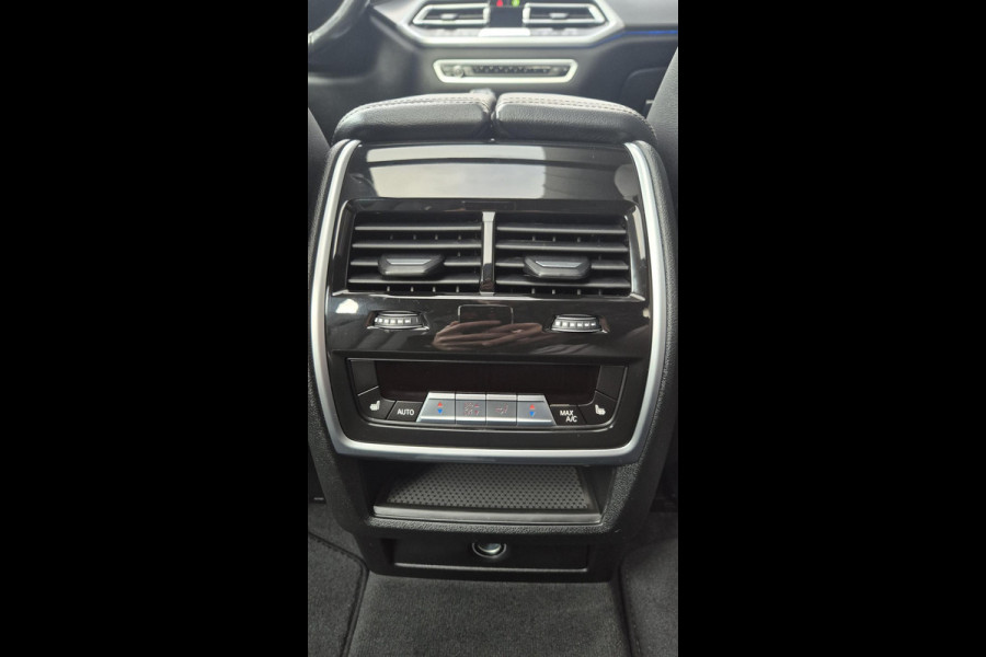 BMW X5 xDrive45e High Executive M Sport / Panoramadak / Achterasbesturing / Head Up Display / Comfortstoel / Driving Assistant Professional / Stuurwielverwarming / Trekhaak / Comforttoegang