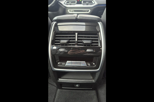 BMW X5 xDrive45e High Executive M Sport / Panoramadak / Achterasbesturing / Head Up Display / Comfortstoel / Driving Assistant Professional / Stuurwielverwarming / Trekhaak / Comforttoegang