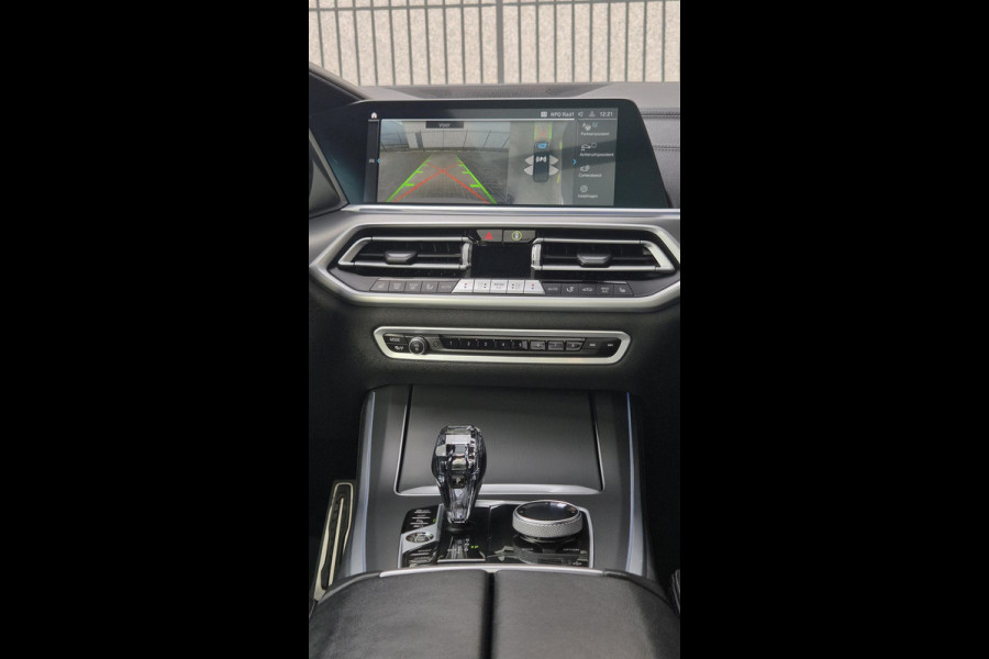 BMW X5 xDrive45e High Executive M Sport / Panoramadak / Achterasbesturing / Head Up Display / Comfortstoel / Driving Assistant Professional / Stuurwielverwarming / Trekhaak / Comforttoegang