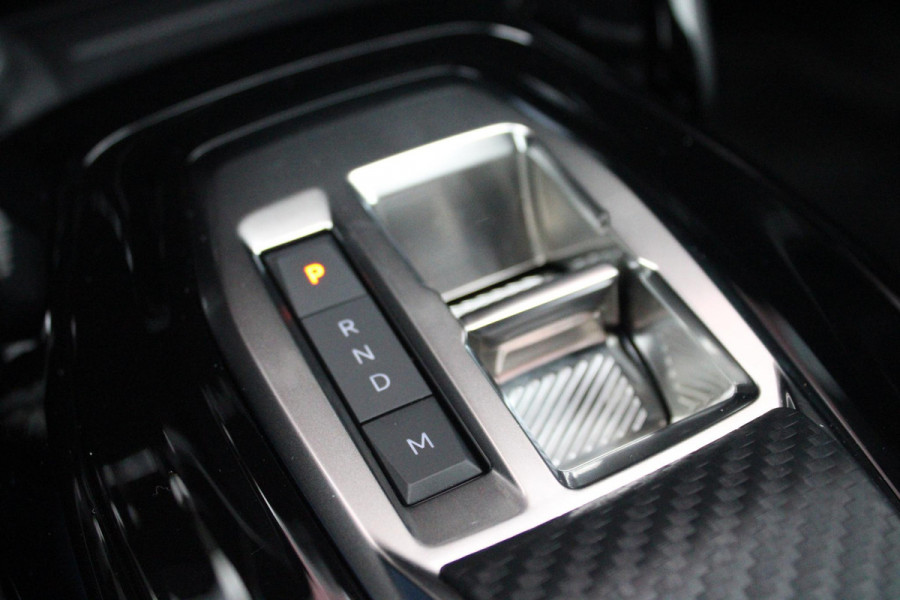 Peugeot 2008 1.2 Hybrid 145PK GT | DRAADLOZE APPLE CARPLAY/ANDROID AUTO | ACHTERUITRIJ CAMERA | KEYLESS ENTRY/START | PARKEERSENSOREN VOOR EN ACHTER | FULL LED KOPLAMPEN | CRUISE CONTROL | DAB+ RADIO | LICHTMETALEN VELGEN 17" | DRAADLOZE TELEFOONLADER |