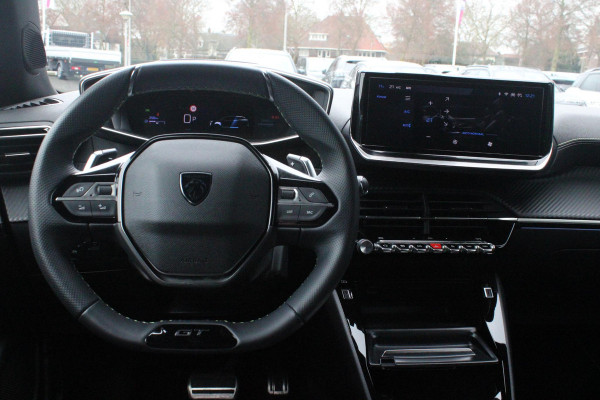 Peugeot 2008 1.2 Hybrid 145PK GT | DRAADLOZE APPLE CARPLAY/ANDROID AUTO | ACHTERUITRIJ CAMERA | KEYLESS ENTRY/START | PARKEERSENSOREN VOOR EN ACHTER | FULL LED KOPLAMPEN | CRUISE CONTROL | DAB+ RADIO | LICHTMETALEN VELGEN 17" | DRAADLOZE TELEFOONLADER |