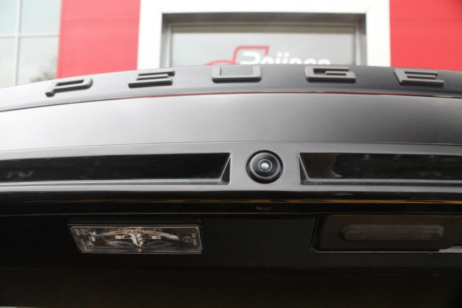 Peugeot 2008 1.2 Hybrid 145PK GT | DRAADLOZE APPLE CARPLAY/ANDROID AUTO | ACHTERUITRIJ CAMERA | KEYLESS ENTRY/START | PARKEERSENSOREN VOOR EN ACHTER | FULL LED KOPLAMPEN | CRUISE CONTROL | DAB+ RADIO | LICHTMETALEN VELGEN 17" | DRAADLOZE TELEFOONLADER |