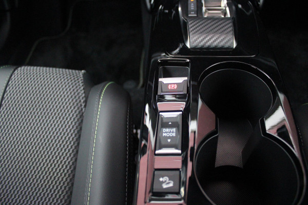 Peugeot 2008 1.2 Hybrid 145PK GT | DRAADLOZE APPLE CARPLAY/ANDROID AUTO | ACHTERUITRIJ CAMERA | KEYLESS ENTRY/START | PARKEERSENSOREN VOOR EN ACHTER | FULL LED KOPLAMPEN | CRUISE CONTROL | DAB+ RADIO | LICHTMETALEN VELGEN 17" | DRAADLOZE TELEFOONLADER |