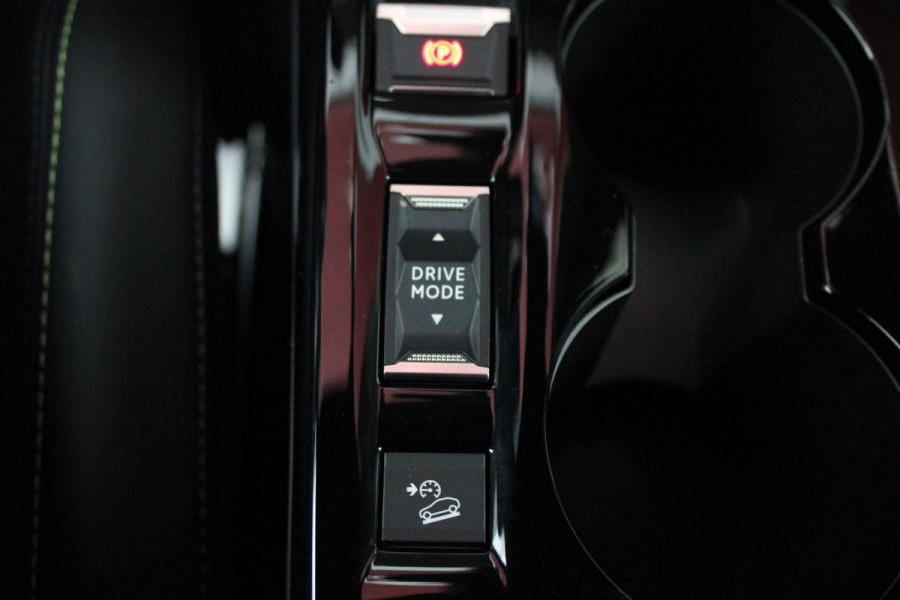 Peugeot 2008 1.2 Hybrid 145PK GT | DRAADLOZE APPLE CARPLAY/ANDROID AUTO | ACHTERUITRIJ CAMERA | KEYLESS ENTRY/START | PARKEERSENSOREN VOOR EN ACHTER | FULL LED KOPLAMPEN | CRUISE CONTROL | DAB+ RADIO | LICHTMETALEN VELGEN 17" | DRAADLOZE TELEFOONLADER |