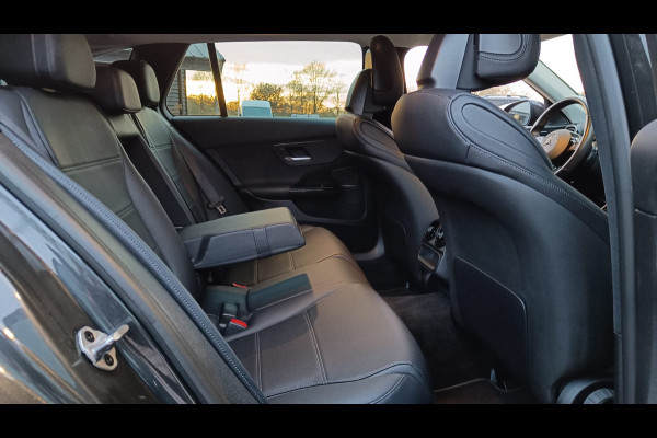 Mercedes-Benz C-Klasse Estate 200 Launch Edition Business Line LED afn. trekhaak Leder Apple-Android Stoelverw. Camera