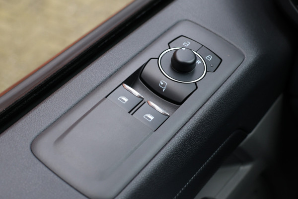 Ford E-Transit Custom 320 L2H1 Limited 65 kWh 218 PK | 328 KM Range | ACC | Blind Spot | L+R Schuifdeur | LED Koplampen + achterlichten | Stuur- en stoelverwarming | CarPlay | Camera | Zero Emission