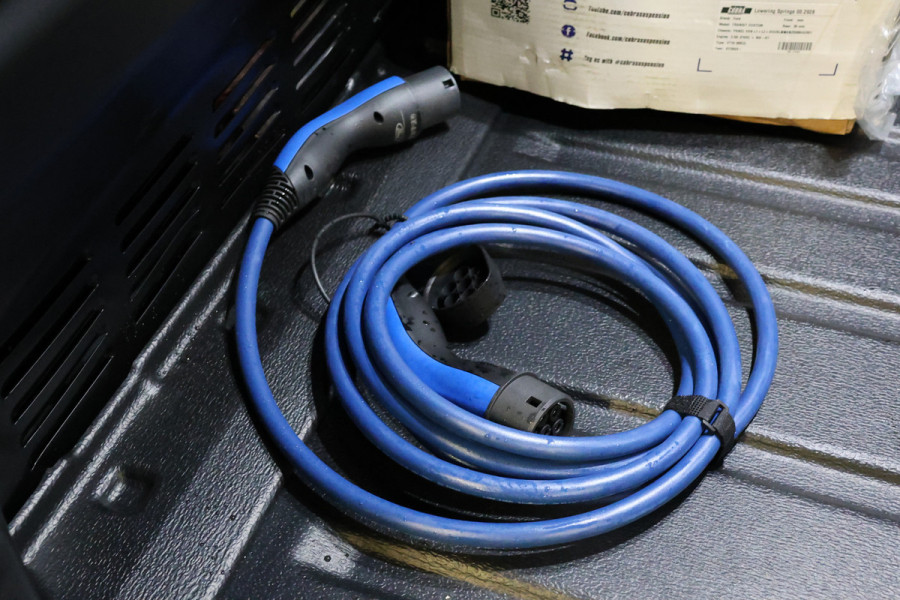 Ford E-Transit Custom 320 L2H1 Limited 65 kWh 218 PK | 328 KM Range | ACC | Blind Spot | L+R Schuifdeur | LED Koplampen + achterlichten | Stuur- en stoelverwarming | CarPlay | Camera | Zero Emission