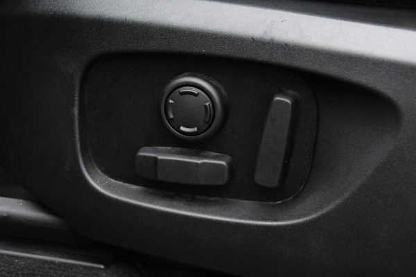 Land Rover Discovery Sport 2.0 TD4 HSE Camera, Cruise, Stoelverwarming, PANO, 180pk, LED, Leder, Automaat, multimedia, Uniek!