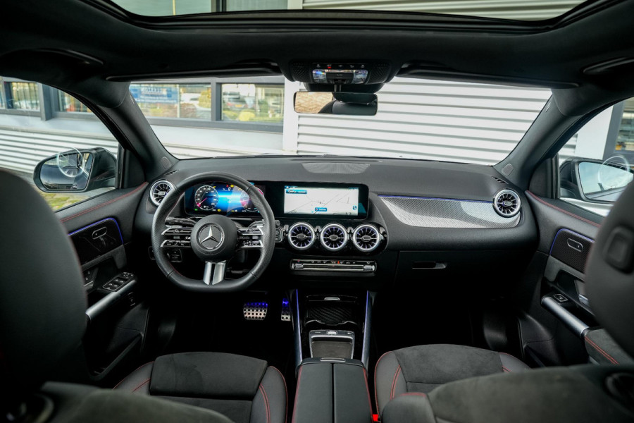 Mercedes-Benz GLA 180 AMG Line Panoramadak Adapt. Cruise Keyless Ambient