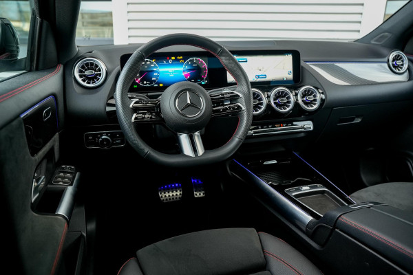 Mercedes-Benz GLA 180 AMG Line Panoramadak Adapt. Cruise Keyless Ambient