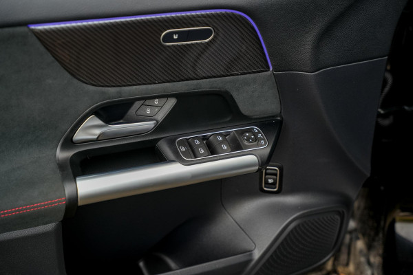 Mercedes-Benz GLA 180 AMG Line Panoramadak Adapt. Cruise Keyless Ambient