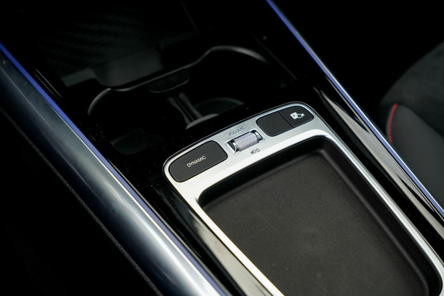 Mercedes-Benz GLA 180 AMG Line Panoramadak Adapt. Cruise Keyless Ambient