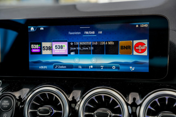 Mercedes-Benz GLA 180 AMG Line Panoramadak Adapt. Cruise Keyless Ambient