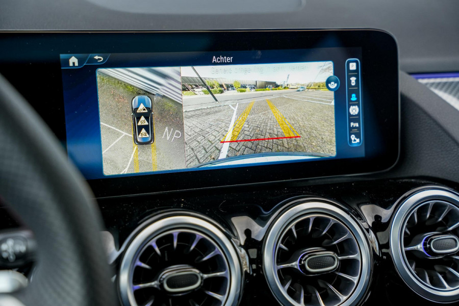 Mercedes-Benz GLA 180 AMG Line Panoramadak Adapt. Cruise Keyless Ambient