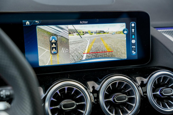 Mercedes-Benz GLA 180 AMG Line Panoramadak Adapt. Cruise Keyless Ambient