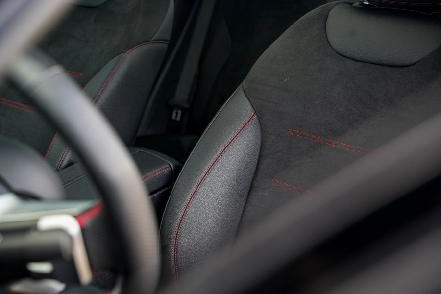 Mercedes-Benz GLA 180 AMG Line Panoramadak Adapt. Cruise Keyless Ambient