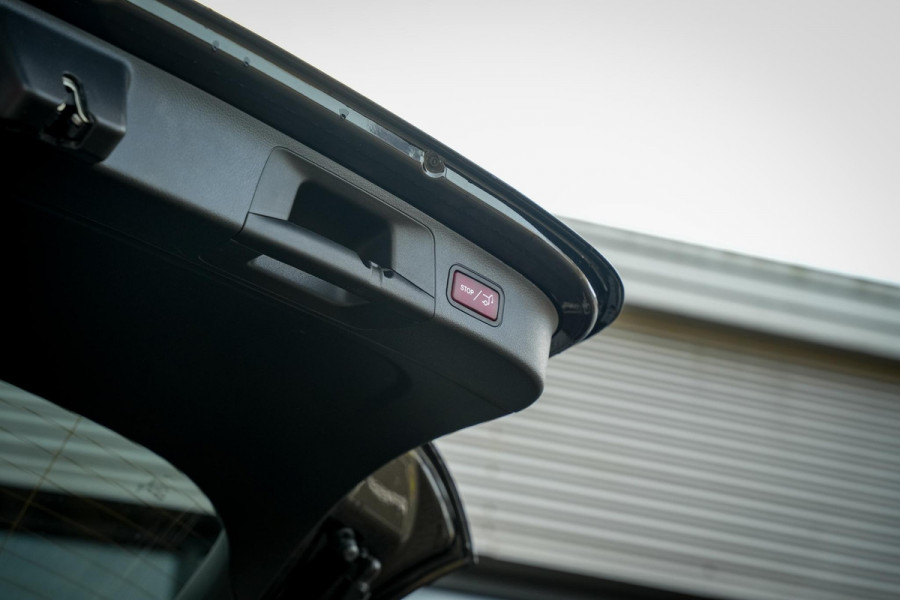 Mercedes-Benz GLA 180 AMG Line Panoramadak Adapt. Cruise Keyless Ambient