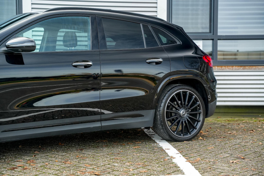 Mercedes-Benz GLA 180 AMG Line Panoramadak Adapt. Cruise Keyless Ambient