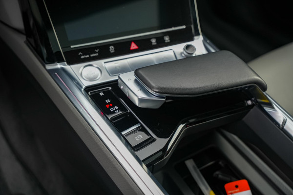 Audi e-tron e-tron 55 quattro advanced Pro Line Plus 95 kWh File Assist Rijstrooksensor Climate Control Navi Stoelverw. 360 camera 21"L.M.