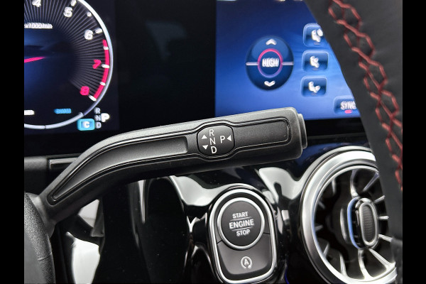 Mercedes-Benz B-Klasse 180 Business Solution AMG | Nightpakket | Trekhaak | Panoramaschuifdak  | Stoelverwarming voor | Multibeam LED | Smartphone integratie | EASY PACK achterklep | Keyless-Go comfortpakket |