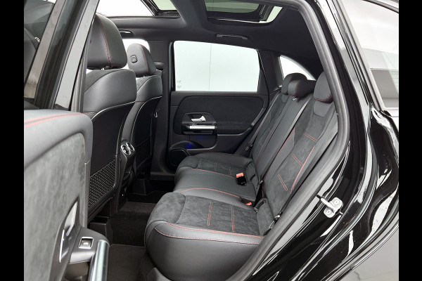 Mercedes-Benz B-Klasse 180 Business Solution AMG | Nightpakket | Trekhaak | Panoramaschuifdak  | Stoelverwarming voor | Multibeam LED | Smartphone integratie | EASY PACK achterklep | Keyless-Go comfortpakket |