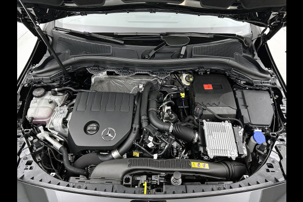 Mercedes-Benz B-Klasse 180 Business Solution AMG | Nightpakket | Trekhaak | Panoramaschuifdak  | Stoelverwarming voor | Multibeam LED | Smartphone integratie | EASY PACK achterklep | Keyless-Go comfortpakket |
