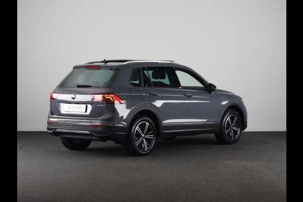 Volkswagen Tiguan 1.4 TSI eHybrid Life/Active 245 pk Automaat (DSG) | Navigatie | Panoramadak | Parkeersensoren (Park assist) | Rondomzicht camera | Stoelverwarming v/a |