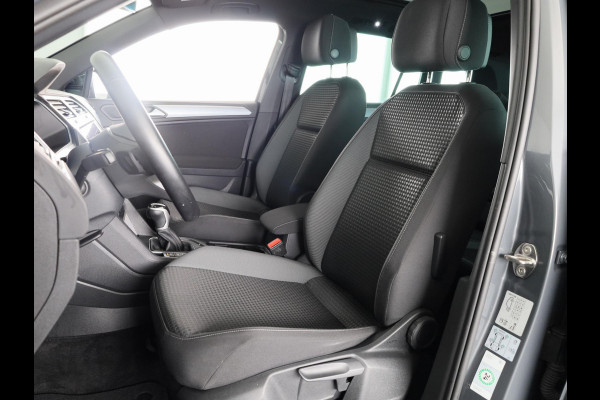 Volkswagen Tiguan 1.4 TSI eHybrid Life/Active 245 pk Automaat (DSG) | Navigatie | Panoramadak | Parkeersensoren (Park assist) | Rondomzicht camera | Stoelverwarming v/a |