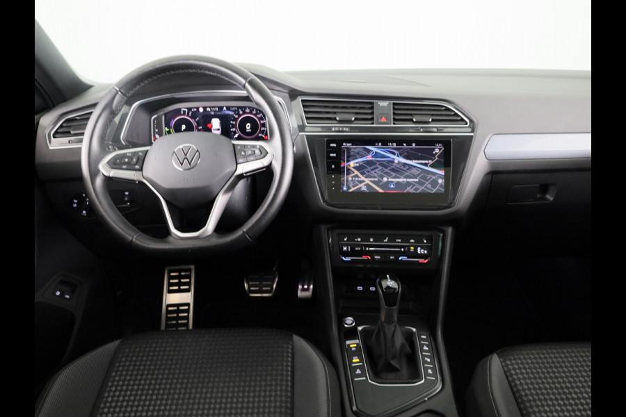 Volkswagen Tiguan 1.4 TSI eHybrid Life/Active 245 pk Automaat (DSG) | Navigatie | Panoramadak | Parkeersensoren (Park assist) | Rondomzicht camera | Stoelverwarming v/a |