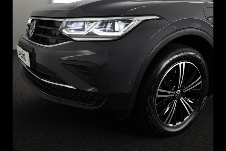 Volkswagen Tiguan 1.4 TSI eHybrid Life/Active 245 pk Automaat (DSG) | Navigatie | Panoramadak | Parkeersensoren (Park assist) | Rondomzicht camera | Stoelverwarming v/a |