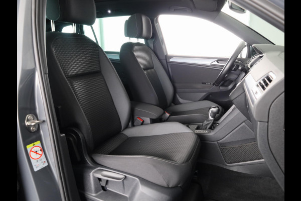Volkswagen Tiguan 1.4 TSI eHybrid Life/Active 245 pk Automaat (DSG) | Navigatie | Panoramadak | Parkeersensoren (Park assist) | Rondomzicht camera | Stoelverwarming v/a |