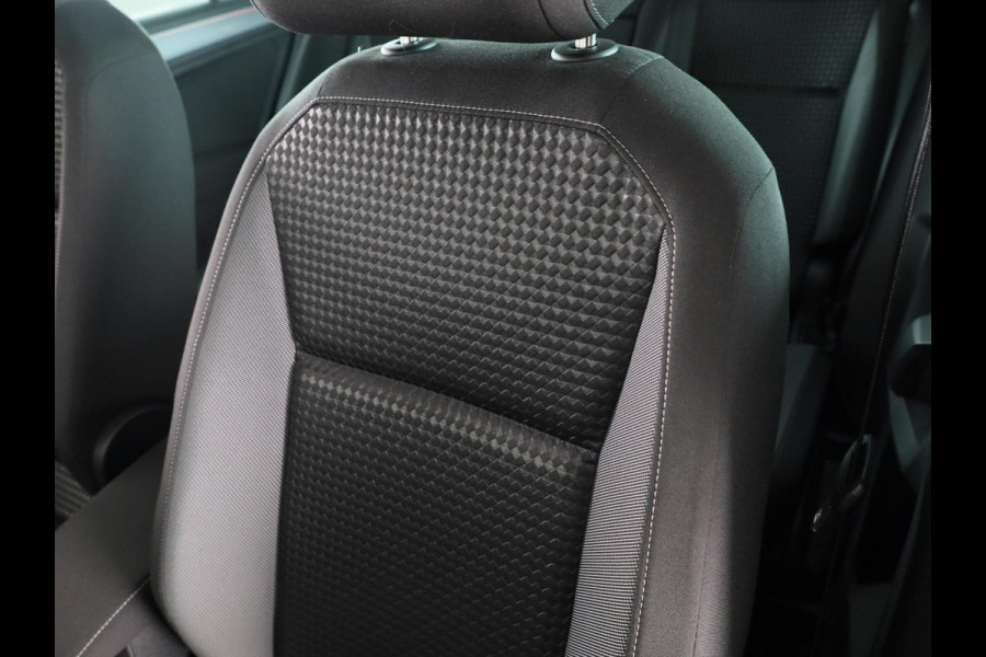 Volkswagen Tiguan 1.4 TSI eHybrid Life/Active 245 pk Automaat (DSG) | Navigatie | Panoramadak | Parkeersensoren (Park assist) | Rondomzicht camera | Stoelverwarming v/a |