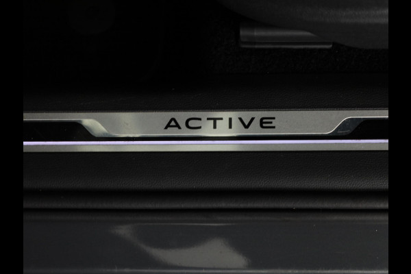 Volkswagen Tiguan 1.4 TSI eHybrid Life/Active 245 pk Automaat (DSG) | Navigatie | Panoramadak | Parkeersensoren (Park assist) | Rondomzicht camera | Stoelverwarming v/a |