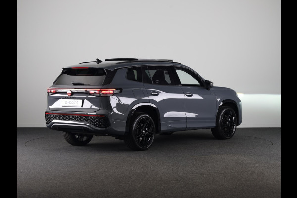 Volkswagen Tayron 1.5 eHybrid R-Line Edition 272 PK PHEV | Panorama dak | Black Style | 20"LM velgen | Stoel- en stuurverwarming | 360 graden camera |