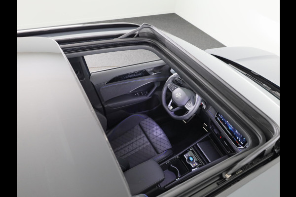 Volkswagen Tayron 1.5 eHybrid R-Line Edition 272 PK PHEV | Panorama dak | Black Style | 20"LM velgen | Stoel- en stuurverwarming | 360 graden camera |
